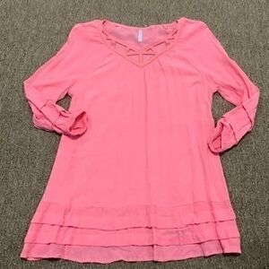 Woman’s passport shirt sz small